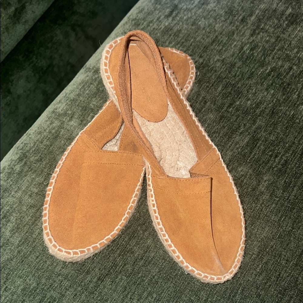 Saks Fifth Ave NWOT Tan Espadrille Flats